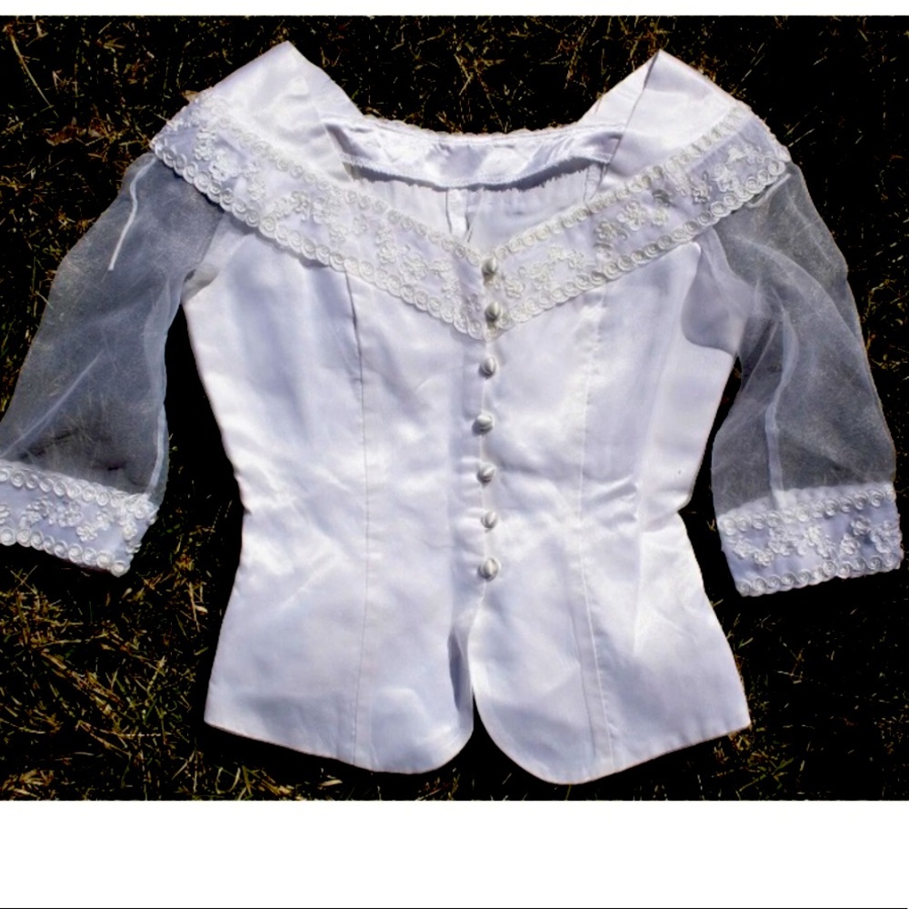 Beautiful vintage sheer sleeve button down blouse